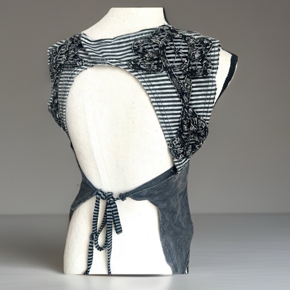 Gimmicks By BKE Top Size XS Open Back Gray Sleeveless Stripe Mesh Grunge edgy - Picture 2 of 8